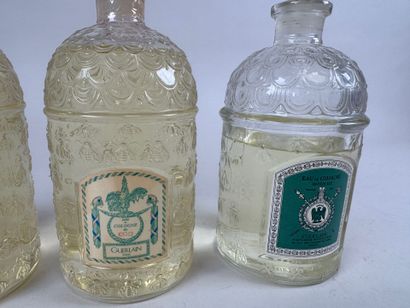 GUERLAIN à Paris.
Eau de Cologne.
Trois flacons...