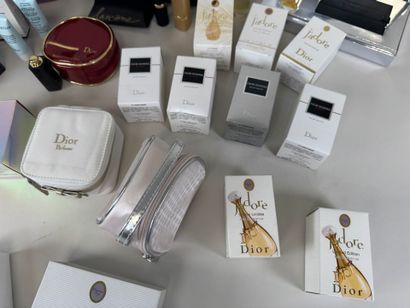 DIOR.
Environ 25 miniatures ou coffrets contenant...