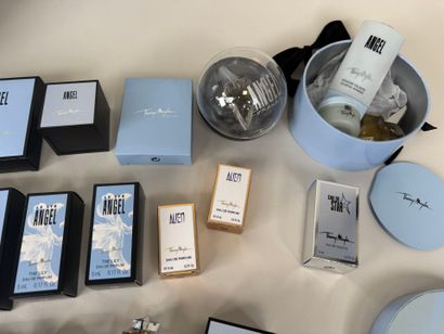 THIERRY MUGLER.
Lot d'environ 30 miniatures...