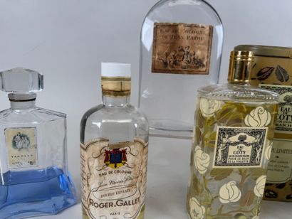 Collection de 6 flacons à parfum dont :
-...