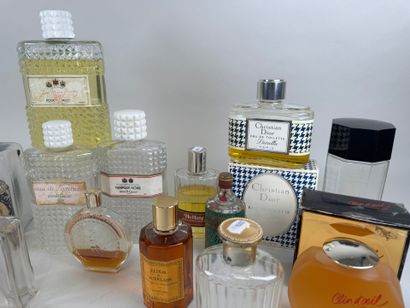 Collection de 18 flacons à parfum, eau de...