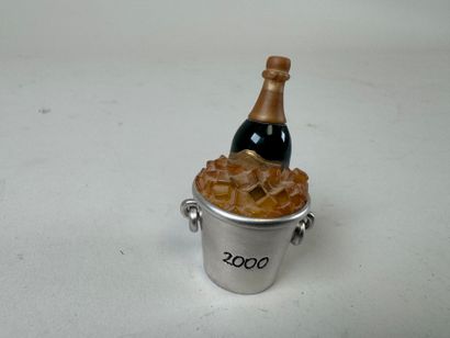 Estée LAUDER.
Édition l'an 2000.
Parfum solide...