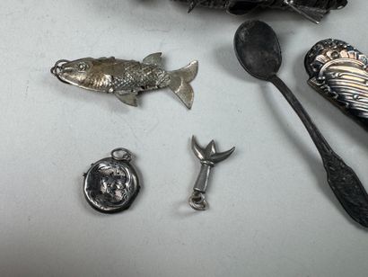 Lot en argent comprenant une petite cuillère...