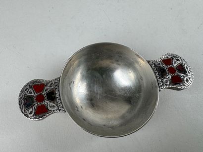 Petite coupelle en argent étranger à deux...