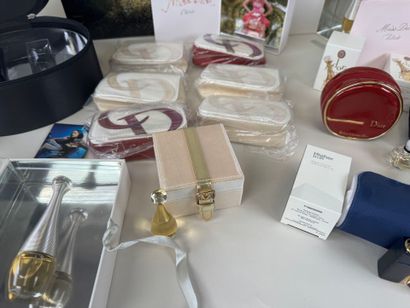 DIOR.
J'Adore, Miss Dior Chérie, Addict,...
