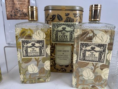 Collection de 6 flacons à parfum dont :
-...