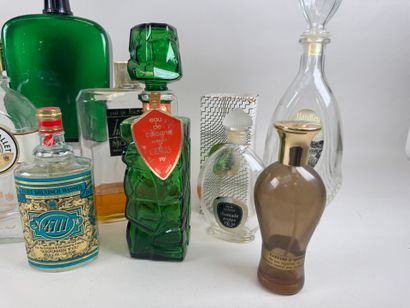 Collection de 11 flacons dont :
- Parfums...
