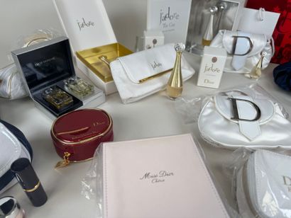 DIOR 
Miss Dior, J'Adore.
Environ 15 miniatures...