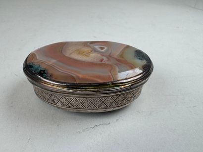 Petite boîte pilulier en argent et pierres...