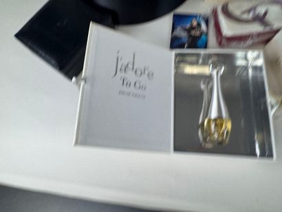 DIOR.
J'Adore, Miss Dior Chérie, Addict,...