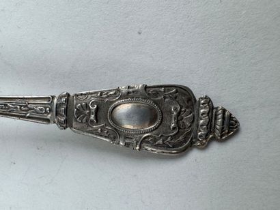 Petite saupoudreuse en argent, poinçon Minerve,...