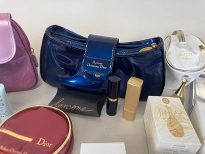 DIOR.
Environ 25 miniatures ou coffrets contenant...