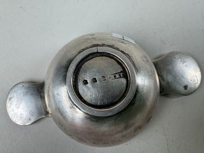 Petite coupelle en argent étranger à deux...