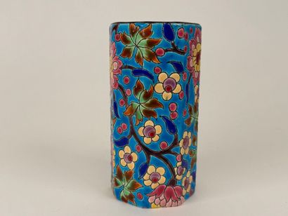 LONGWY.
Small polychrome earthenware vase...