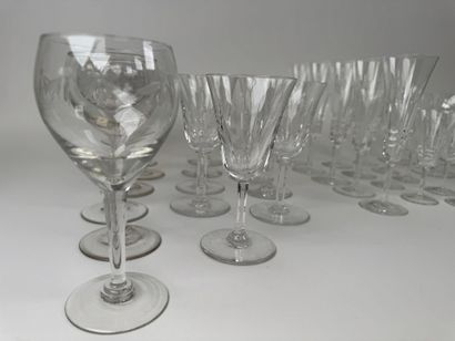 SAINT LOUIS.
Set of nine cut-crystal wine...