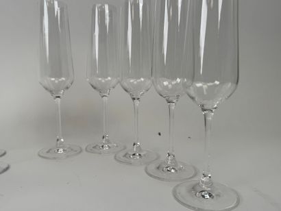 BAYEL.
Set of six crystal champagne flutes.
H....