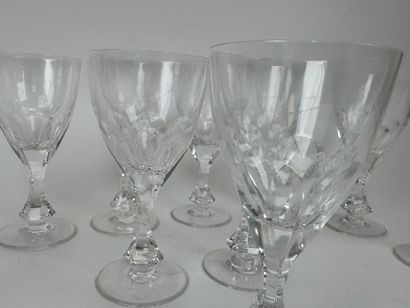 Set of 11 cut-crystal water glasses.
H. 17...
