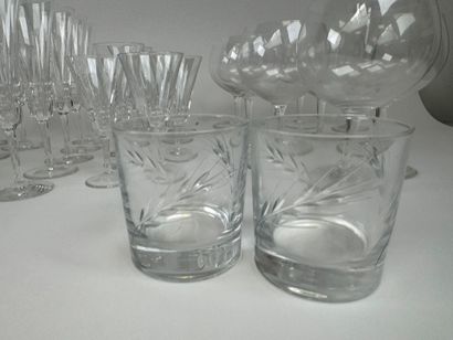 SAINT LOUIS.
Set of nine cut-crystal wine...