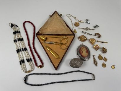 Lot including gilded metal sewing kit, costume...