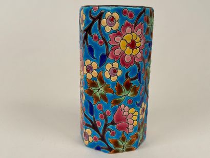 LONGWY.
Small polychrome earthenware vase...