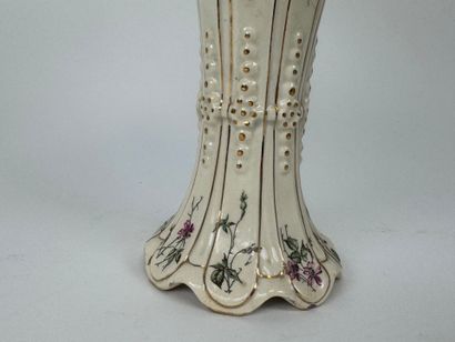 LANGEAIS, 20th century.
Cream earthenware...