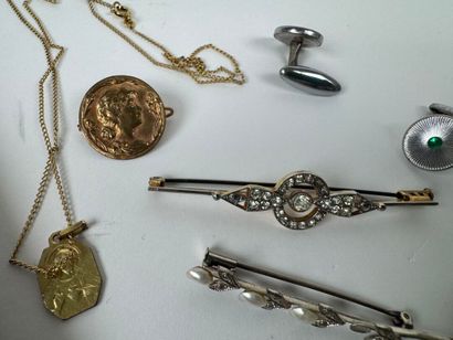 Lot including gilded metal sewing kit, costume...