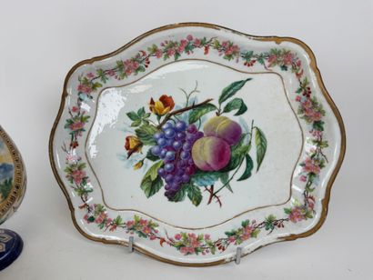 Earthenware and cookie lot including :
-...