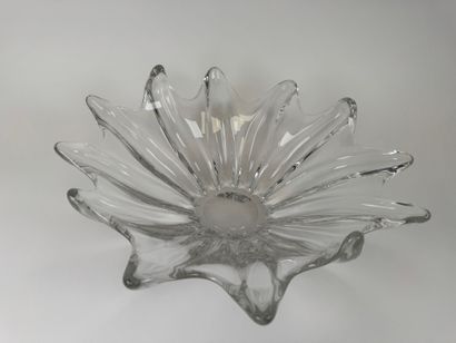 DAUM France.
Large free-form cut crystal...