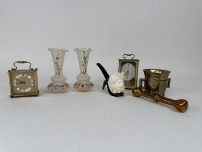 Lot including :
- Bronze mortar and pestle.
-...
