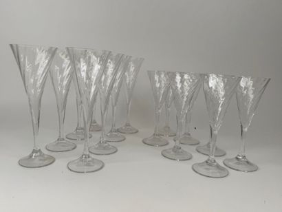 Part of a glass service including :
- 8 glasses...
