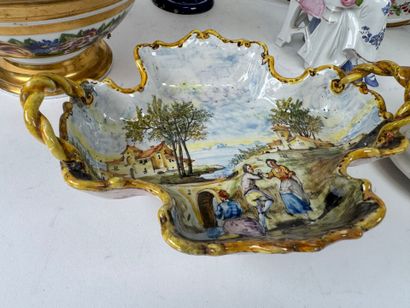 Earthenware and cookie lot including :
-...
