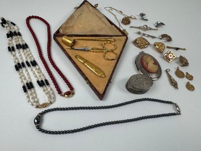 Lot including gilded metal sewing kit, costume...