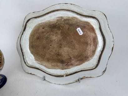 Earthenware and cookie lot including :
-...