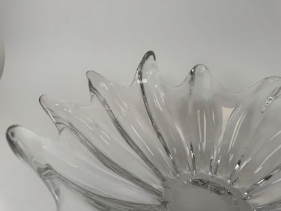DAUM France.
Large free-form cut crystal...