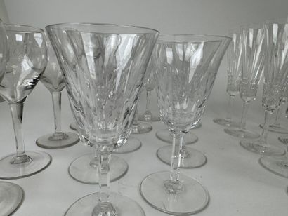 SAINT LOUIS.
Set of nine cut-crystal wine...