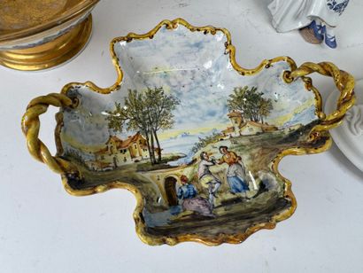 Earthenware and cookie lot including :
-...