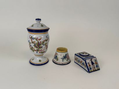 NEVERS and QUIMPER.
Covered pot, match holder...