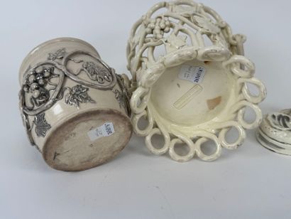 LANGEAIS, 20th century.
Cream and silver...