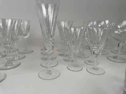SAINT LOUIS.
Set of nine cut-crystal wine...