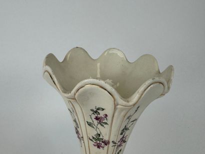 LANGEAIS, 20th century.
Cream earthenware...