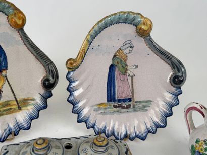 Polychrome and gold earthenware lot including:
-...