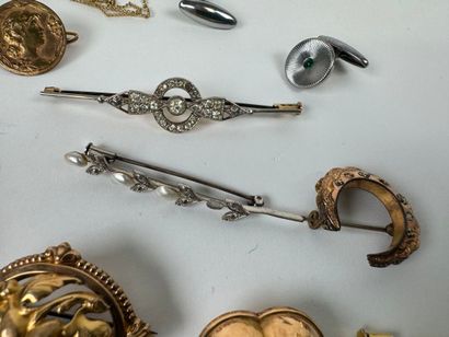 Lot including gilded metal sewing kit, costume...