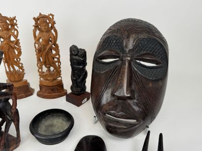 ASIA, AFRICA and miscellaneous, 20th century.
Important...