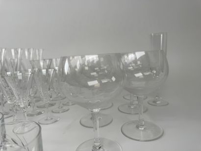SAINT LOUIS.
Set of nine cut-crystal wine...