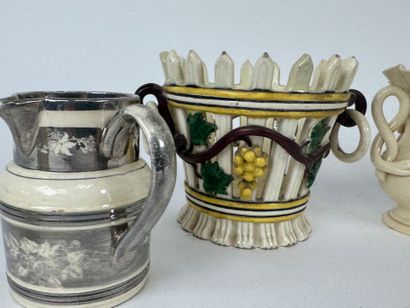 LANGEAIS, 20th century.
Small openwork planter,...