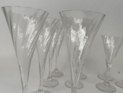 Part of a glass service including :
- 8 glasses...