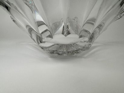 DAUM France.
Large free-form cut crystal...