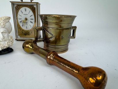 Lot including :
- Bronze mortar and pestle.
-...