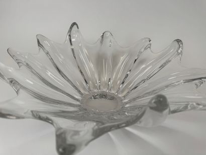 DAUM France.
Large free-form cut crystal...