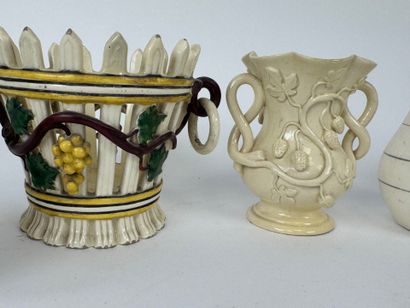 LANGEAIS, 20th century.
Small openwork planter,...